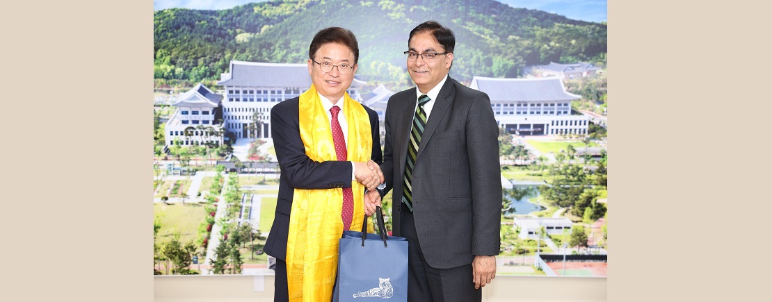 Amb Amit Kumar met Governor of Gyeongsangbuk-do, H.E. Mr. Lee Cheol-woo