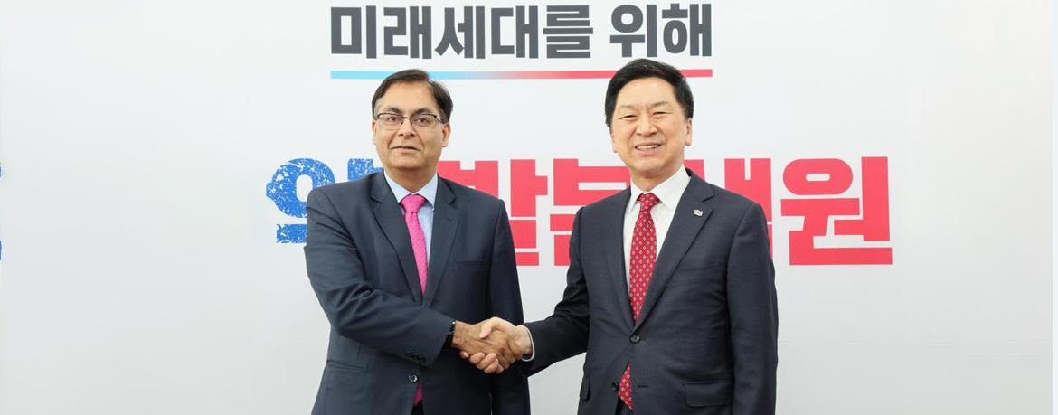 Ambassador Amit Kumar met People Power Party Chairman Mr. Kim Gi-hyeon