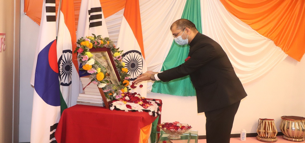 DCM Surinder Bhagat paid floral tributes to Mahatma Gandhi on the occasion of Gandhi Jayanti; 02 Oct, 2021