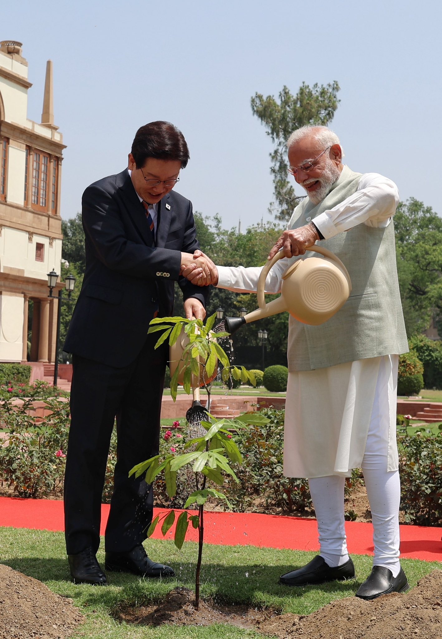 In a special gesture, President Lee accompanied by PM Narendra Modi jointly planted Sita Ashok sapling, the State