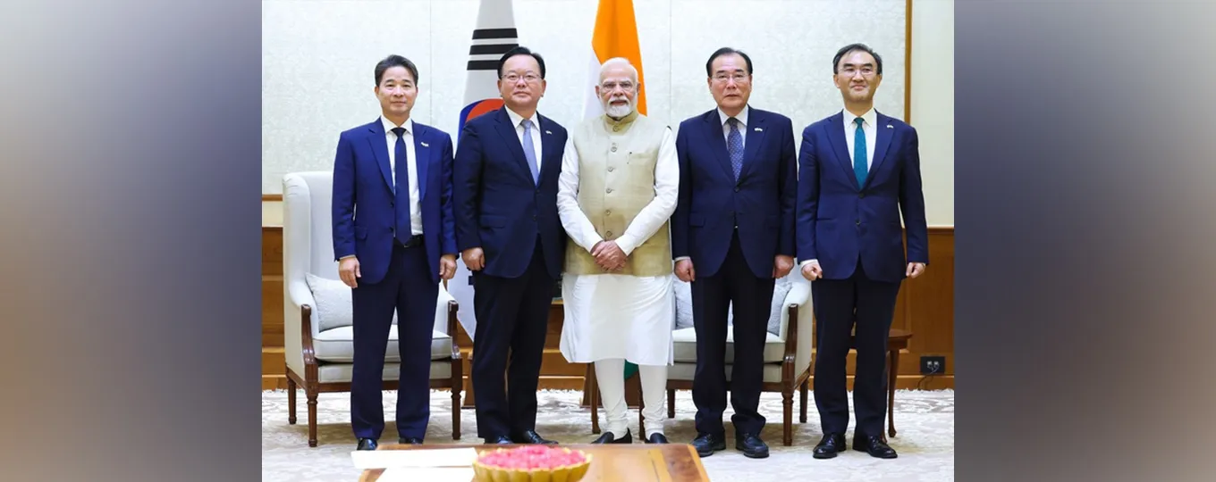 Hon’ble Prime Minister Shri Narendra Modi met RoK Presidential Delegation of Special Envoys led by former Prime Minister Mr. Kim Boo Kyum on 17 July 2025