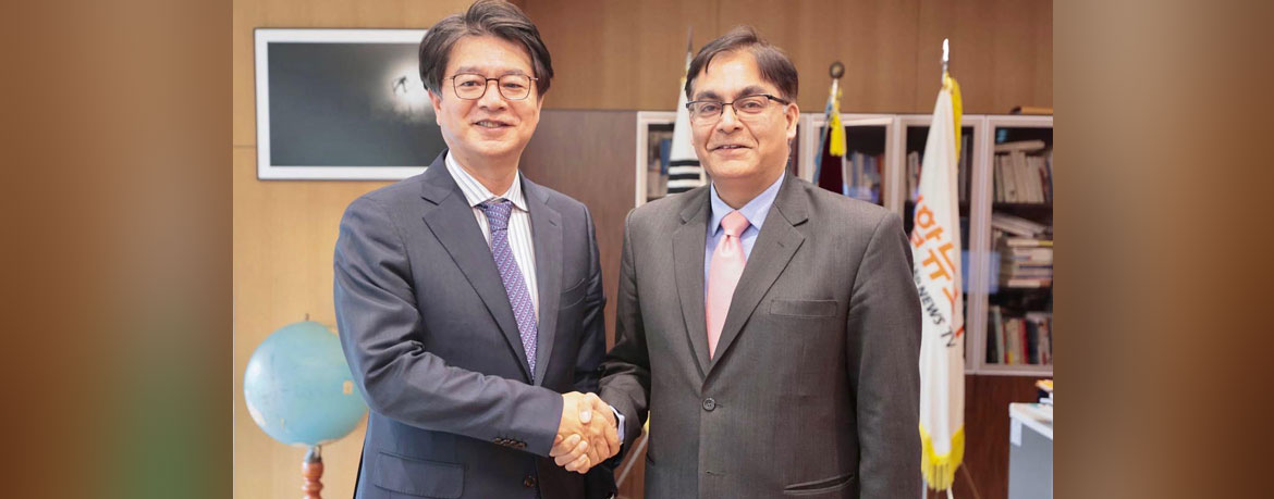 Ambassador Amit Kumar met President Seong Ghi-hong of Yonhap News Agency